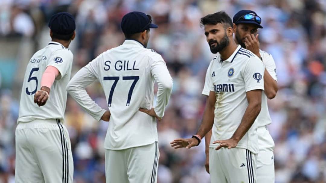 Shubman Gill - Aksash Deep conversation